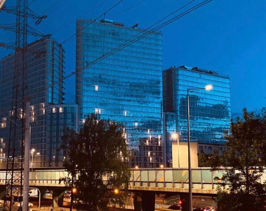 Gustowny Apartament Na Woli Varsó Kültér fotó