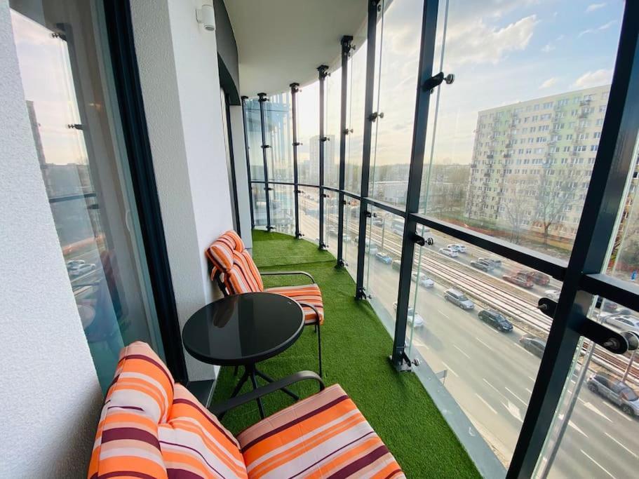 Gustowny Apartament Na Woli Varsó Kültér fotó